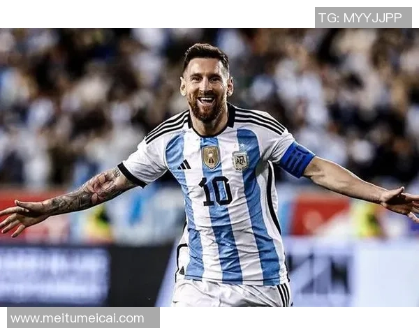 与梅西并列的国足球星崭露头角 引领新时代足球风潮 与梅西并列的国足球星崭露头角 引领新时代足球风潮